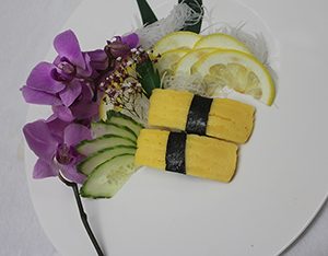 Egg sushi